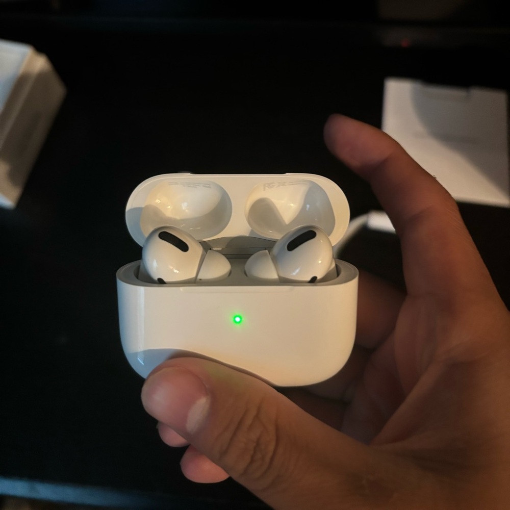 Airpods Pro - Picture 3 of 3